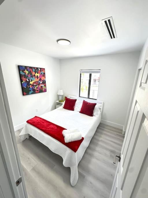 Modern House In The Heart Of Miami Apartment Exterior photo